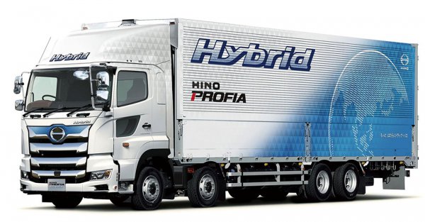 2019年6月発売の日野プロフィアハイブリッド。同車両に搭載された世界初のハイブリッド制御技術は燃料電池大型トラックの航続距離確保にも寄与しそうだ