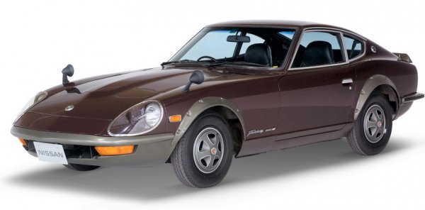 S30型240Z。一見すると、艶消しブラックの樹脂製オーバーフェンダーに見えるがバンパーと同色のグレーのFRP製だ。通称Ｇノーズ（正式にはエアロダイナノーズ）と共に後期型の特徴となった