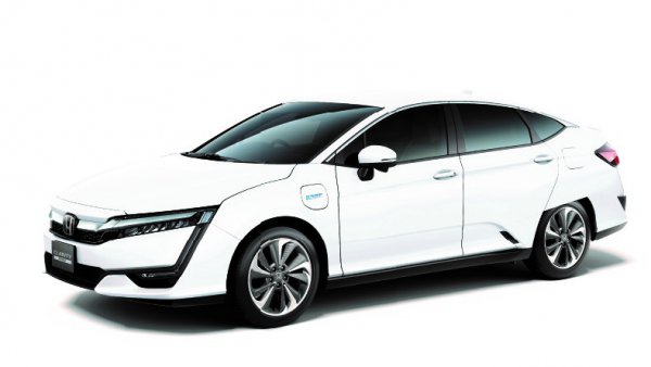 クラリティはFCV（燃料電池車）としてデビュー。プラグインハイブリッドモデルは2018年8月に追加された