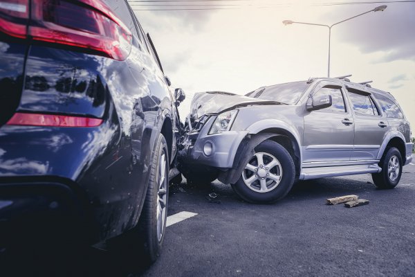 近年相次いで起こる踏み間違い事故については、当面のところドライバー自身が注意する他に有効な事故防止策がない（Panumas＠AdobeStock）