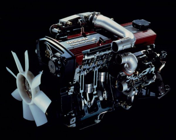 日産の新世代ストレート6「RB20DET」エンジン。名エンジンＬ型から一気に近代化を果たした。しかし気合が空回り？　当初の熟成不足は否めずパンチのないエンジンと酷評されてしまった