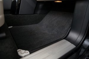 購入しない人っているの？ なぜクルマのフロアマットは別売りなのか