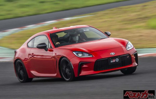 GR86の正式発表は10月中。ディーラーに聞いた価格は<strong>RC(6MT)/279万9000円、SZ(6MT)/303万6000円、SZ(6AT)/319万9000円、RZ(6MT)/334万9000円、RZ(6AT)/351万2000円</strong>