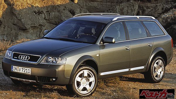 1999年に登場したアウディオールロードクワトロ。ベースモデルのアバント(ワゴン)とはイメージが異なり、タフさが強調されている