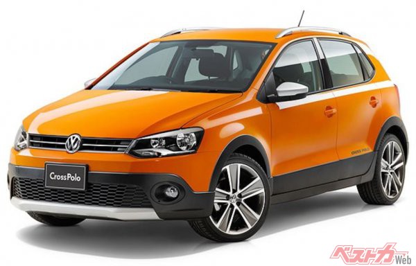 古くはレガシィグランドワゴンやボルボクロスカントリーは樹脂製バンパーやフェンダー、アンダーガード、ルーフレールを装備し、見た目、最低地上高、4WD性能も本格的だった。しかしいつの頃からか、見た目だけで4WD性能の高くないなんちゃってクロスオーバーSUVが登場してきた。2006年に登場したこのクロスポロもそんな一台だった
