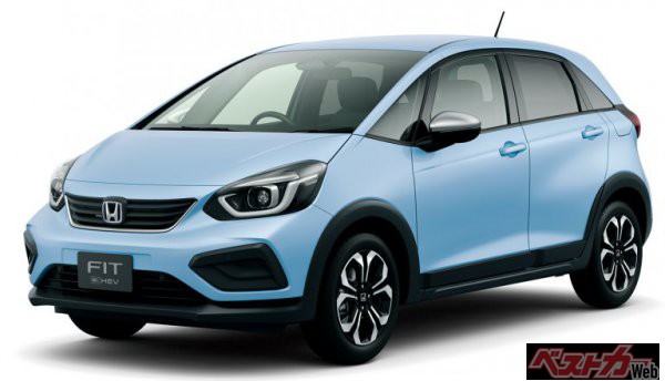 クロスター専用のブラックアウトされたSUVテイスト溢れるエクステリア(ブラックのフロントグリル、フロントバンパー、ホイールアーチプロテクター、サイドシルガーニッシュ、ドアロアーガーニッシュ、リアバンパー)、専用の16インチアルミホイールが特徴