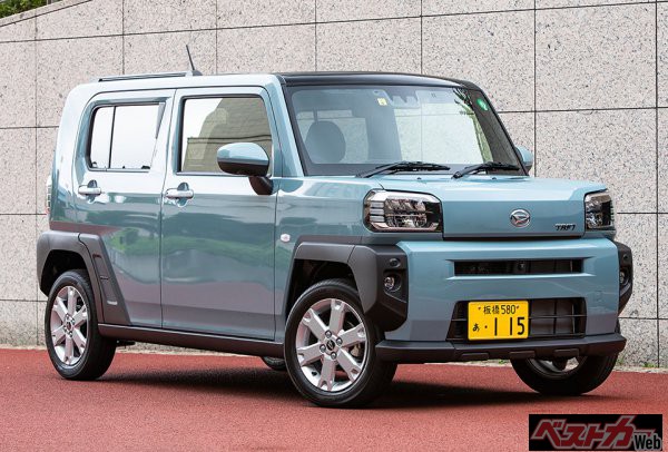 カクカクしたボディに樹脂製フェンダーやバンパーなど無骨なスタイルのタフト