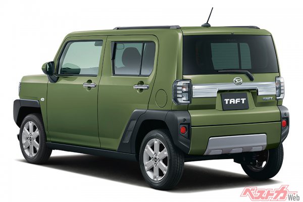 最低地上高は190mmと本格派。見た目も含め、オフロード走行を意識した設定はいかにもクロスオーバー的