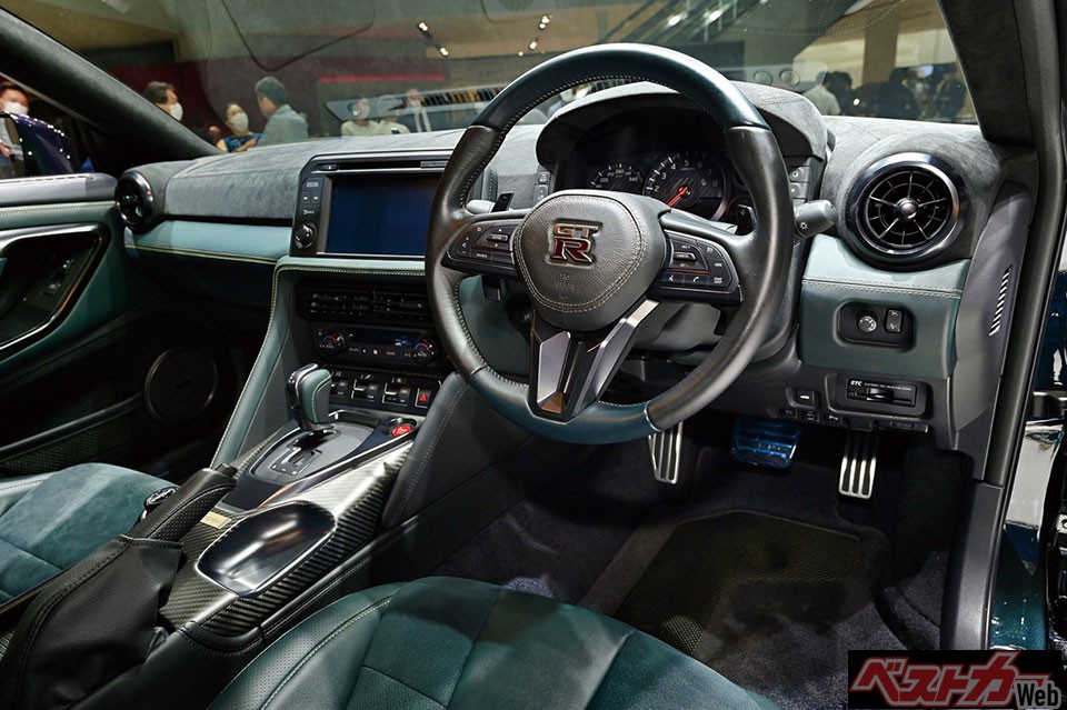 プレミアムエディションT-Specのシックなインテリア