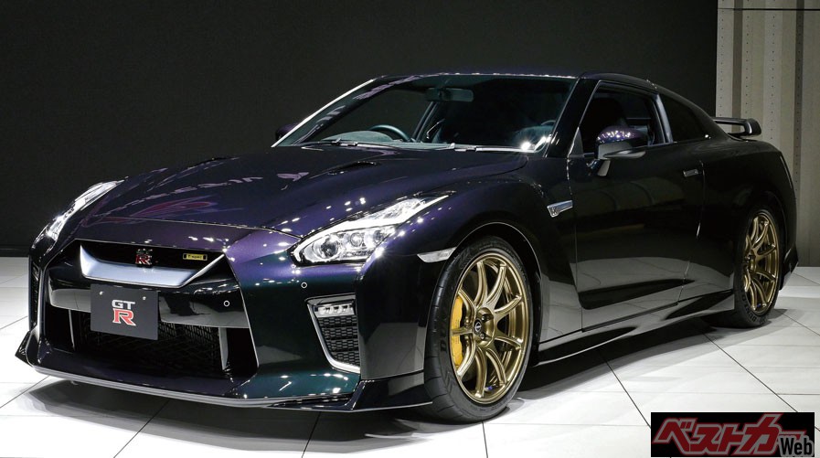 ミッドナイトパープルは光の当たり具合によりパープルにもグリーンにも見える