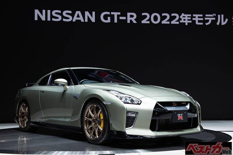 過去のGT-Rでも話題になった2色を復刻させて登場。こちらはミレニアムジェイド