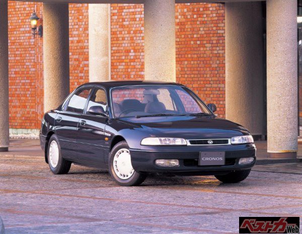 カペラの後継機であるクロノス。アンフィニ店、ユーノス店、オートザム店、オートラマ店から各々姉妹機種が別名で販売されたが、それぞれの知名度が足りず売れなかった