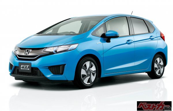 2013年に発売の親(先代モデル)の3代目i-DCDを搭載したホンダ フィットハイブリッド