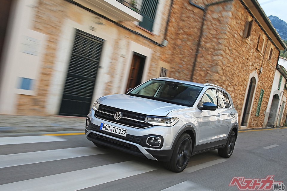 Discover Mediaも9.2インチの大型モニターに変更された。価格は286万7000〜350万3000円