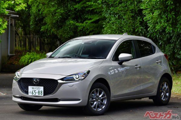 2019年に「デミオ」から車名変更した「マツダ2」。現行の4代目DJ型は2014年のデビューで、すでに7年が経過しているが、いまだモデルチェンジのアナウンスはない