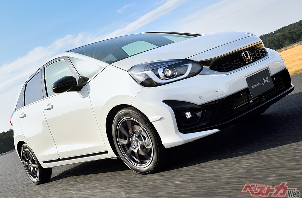 ホンダ フィット。ライバルのヤリスは8月の販売台数が8180台、ノートは7157台。対するフィットは4122台と差がついた(画像は今年6月に設定されたモデューロX)