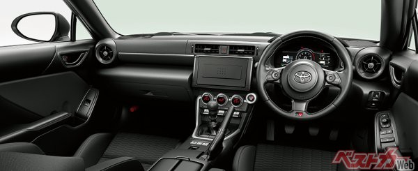 インテリアの機能性や使い勝手も大幅に向上。スポーツカーならではの世界観もばっちり