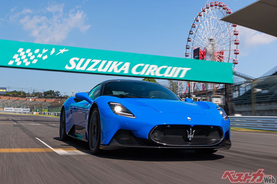 マセラティMC20(ニューモデル・9月23日上陸)。CFRP製軽量バスタブモノコックなど最新のマテリアルを駆使し車重は1500kg以下に抑えている