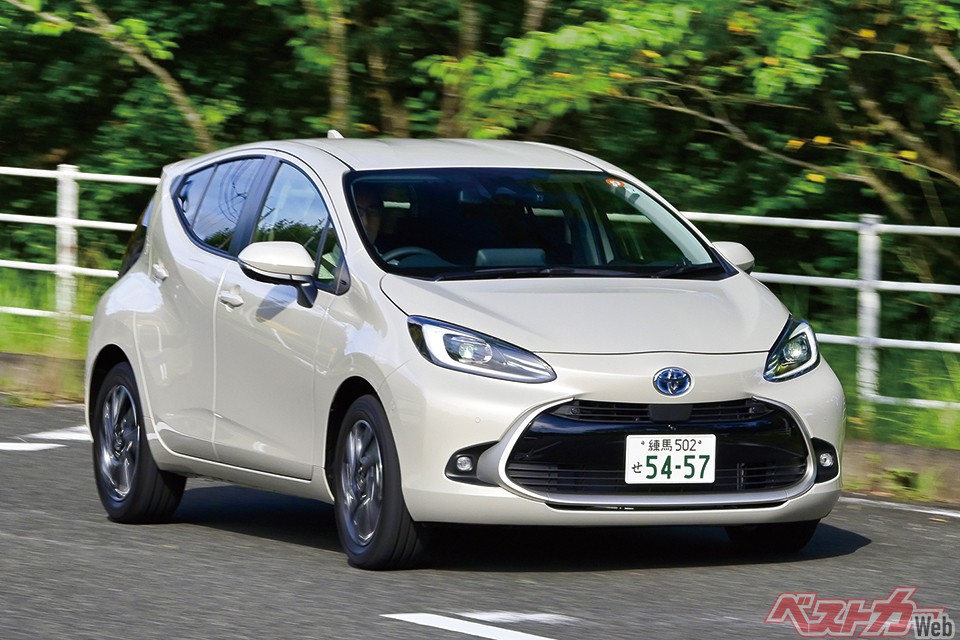 トヨタ新型アクア。初代のモッサリとした加速を知る人は意外に思うかもしれないが、2代目は初代と別物。世代交代した1.5LのTHSは低速でのレスポンスが力強くなった