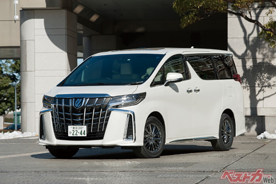トヨタ アルファード(V6)。乗員が多数になりがちなミニバンはパワーに余裕があるので走行性能もよい。V6エンジン搭載車はかなり速いぞ
