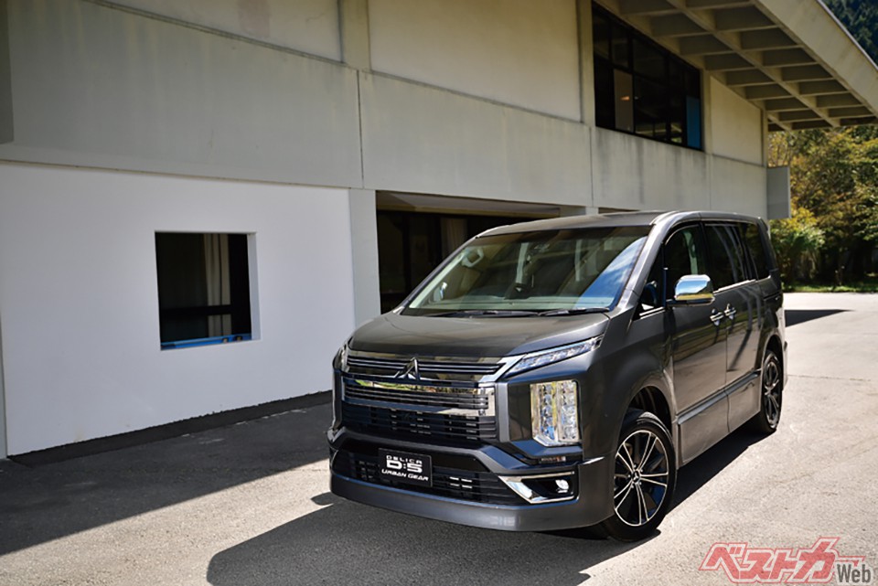 三菱 デリカD:5。8速ATと強力なディーゼルエンジンの組み合わせがピッタリきているのか、けっこう速い