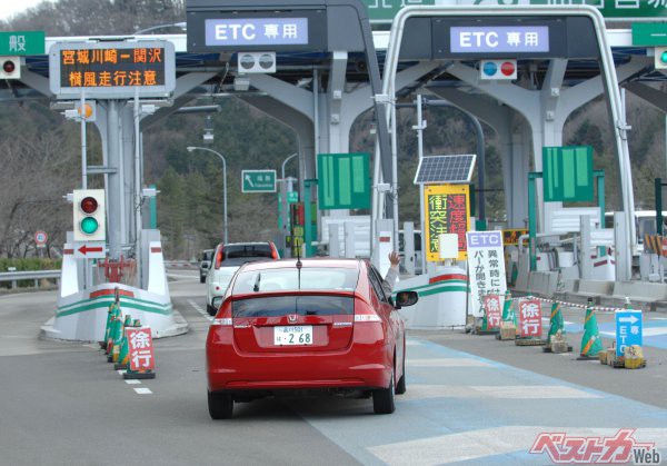 高速道路の土日祝日(割引)料金の適用が11月3日より復活する。これを足掛かりに無料化へ一直線!とはならない事情がある。もっとも「今までの考え方でいけば」の前提である