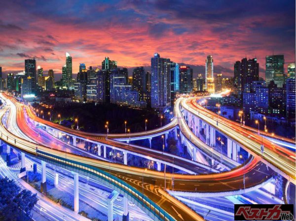 ほんの一例かもしれないが、無料化や料金大幅見直しによる地域活性化が成功した例もある。人の移動が起きることで停滞気味の内需を呼び起こすこともできる・・・かもしれない