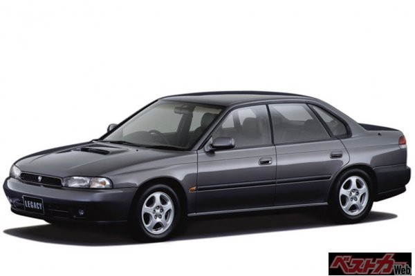 ツーリングワゴン全盛期だった時代ゆえ、地味な存在だったレガシィセダン