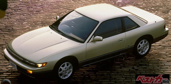 1988年〜1993年まで販売されたS13シルビア。デートカーとしてだけでなく走りが好きな若者にも支持され、大ヒットモデルとなった