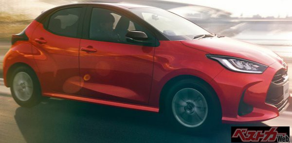 ヤリスは、1.5Lハイブリッドの「HYBRID_X_2WD(CVT)」が199万8000円、1.5Lガソリンエンジンの「X_2WD(CVT)」が159万8000円と、手の出しやすい価格設定となっている