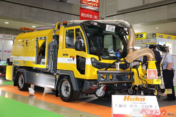 まるで走る掃除機!? NEXCO中日本の新型路面清掃車の吸引力が凄そう