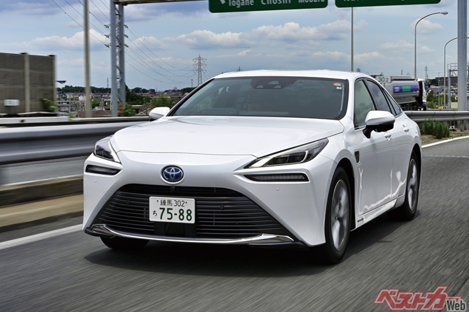 第2位:2代目MIRAI(現行型・2020年)。市販した先代の偉大さに溺れることなく全刷新。スキンチェンジでないところに本気度が