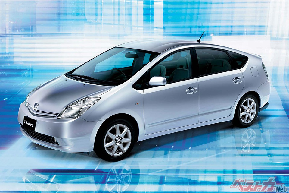 第7位:2代目プリウス(2003年)。デザイン的にプリウスの完成形はこれだった。そこからの苦悩は代替モデルで薄まる結果に
