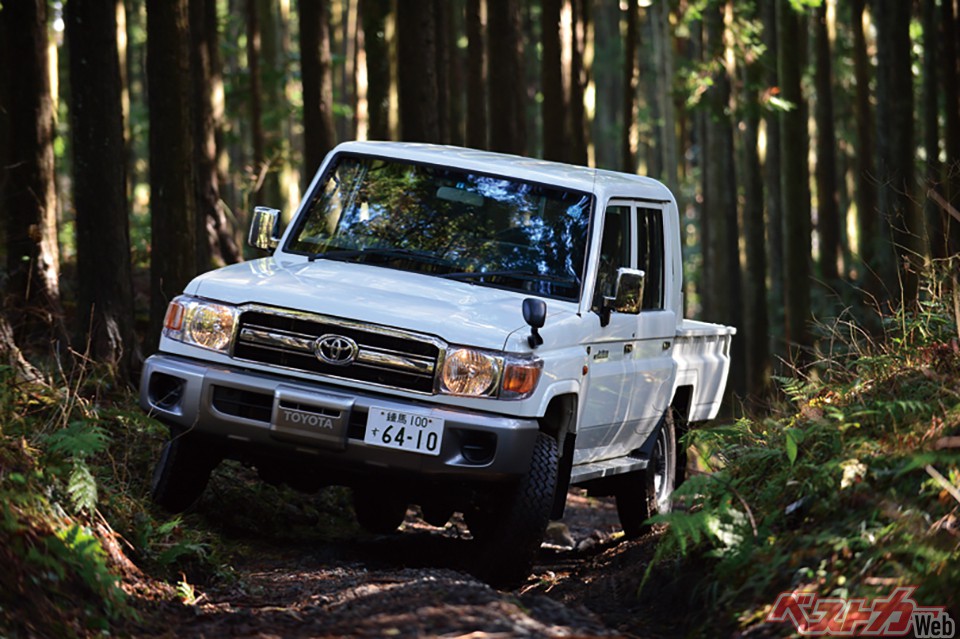 第10位:ランドクルーザー70(2014年限定復活)。結局のところ日本人は角ばったクラシックスタイルが好みであることを実証してくれた