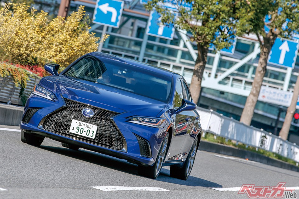 第3位:ES(現行型・2018年)。販売の主力モデル。LSと遜色ないエクステリアを手に入れた現行モデルはある意味お買い得