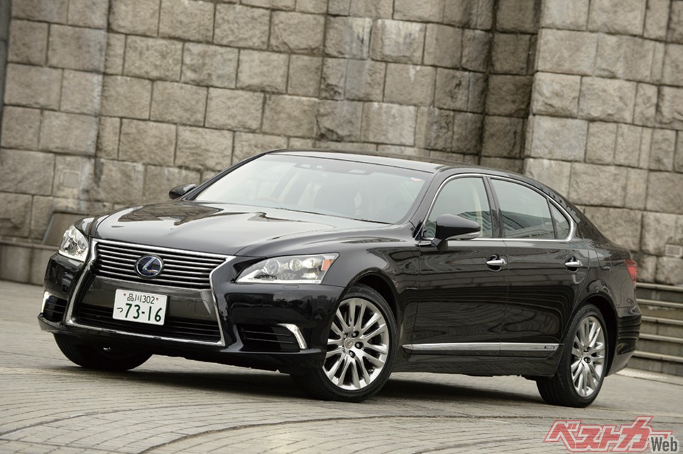 第5位:LS600h(2007年)。世界のプレミアムブランドでいち早く電動化(ハイブリッド)。レクサスらしい一台だ