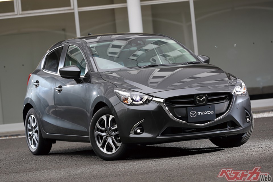 第4位:4代目デミオ(現行型マツダ2・2014年)。小さくても内外装ともハイカラで、ディーゼルやMTも選べて、このクラスで異彩を放つ