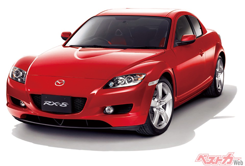 第5位:RX-8(2003年)。ロータリーだからこそ実現したユニークなクルマ。切れ味鋭いハンドリングも持ち味