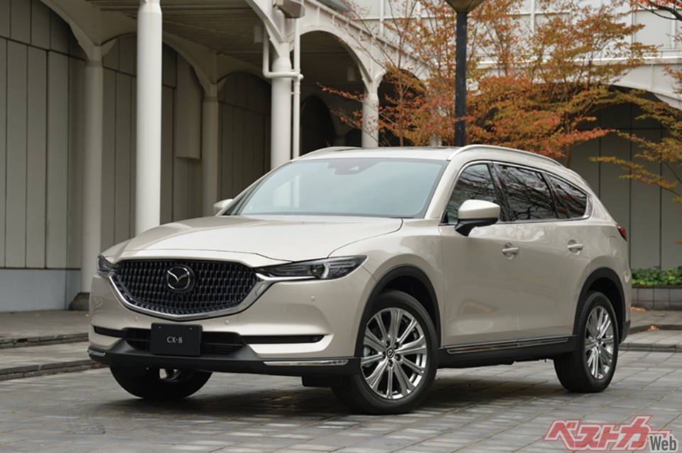 第9位:CX-8(2017年)。オシャレなデザインを損なうことなく、3列目までしっかり使える広さを確保したのは立派だ