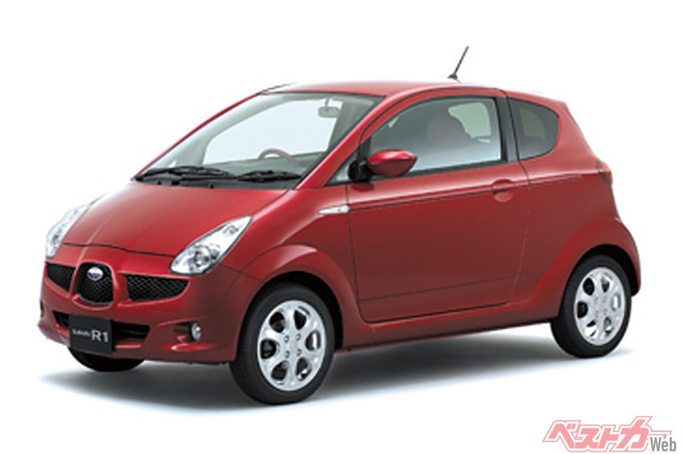第10位:R1(2004年)。2ドアの2+2で4気筒エンジンに4輪独立懸架と、その内容は軽自動車としては常識外