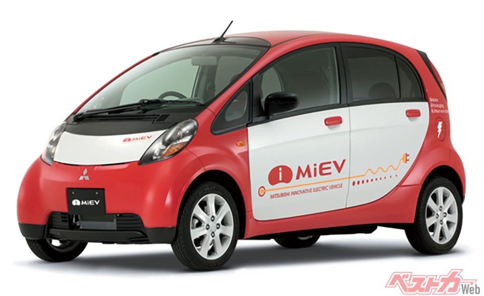 第3位:i-MiEV(2009年)。世界初の量産EV。気持ちいい加速フィールとリア駆動ならではの冴えた走りが魅力だ