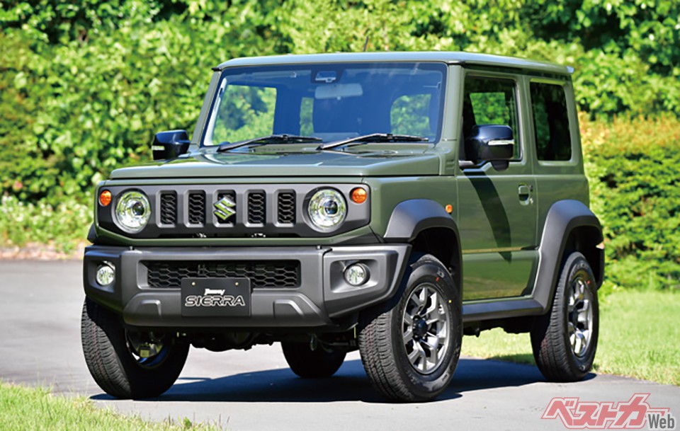 第4位:3代目ジムニーシエラ(現行型・2018年)。本格派の4WDメカを搭載し、卓越した悪路の走破性を実現。操る楽しさも格別だ