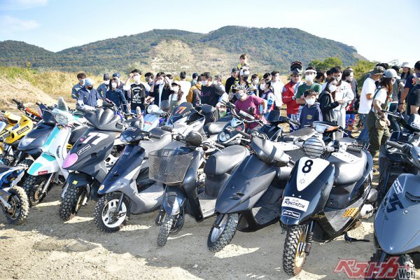 誰でも気軽にオフロードで遊べる スクータークロス レースを楽しもう 自動車情報誌 ベストカー 誰でも気軽にオフロードで遊べる スクータークロス レースを楽しもう 自動車情報誌 ベストカー