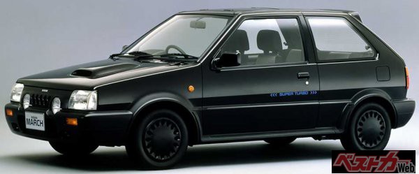 ターボとスーパーチャージャーのツインチャージャー仕様のマーチRをベースとして、一般向けに化粧直しがなされたマーチスーパーターボ
