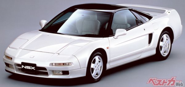 1990年に鮮烈にデビューしたホンダNSX。ミッドシップレイアウトのアルミボディで車重1400kgを切る新世代のスーパースポーツ、V型6気筒エンジンは自然吸気ながら280PSを発揮