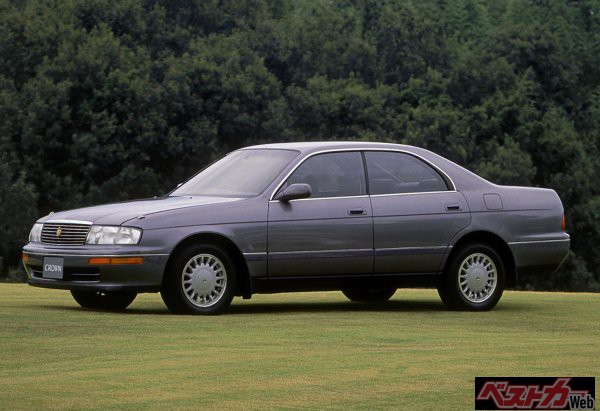 9代目クラウン。この代から上級車種である「マジェスタ」が追加される