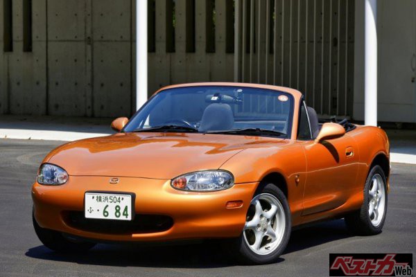 初代から基本的な考え方を変えずに、ブラッシュアップされた2代目ロードスター