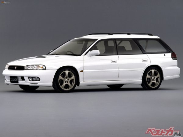 1993年にデビューしたスバル2代目レガシィツーリングワゴン。特に96年以降のビッグマイチェンモデルはステーションワゴンブームの火付け役となった初代を凌ぐ大ヒットとなった