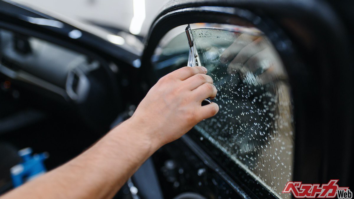 請求額の大半は技術料 クルマ用ウィンドウフィルムは素人でも貼れるのか 自動車情報誌 ベストカー 請求額の大半は技術料 クルマ用ウィンドウフィルムは素人でも貼れるのか 自動車情報誌 ベストカー