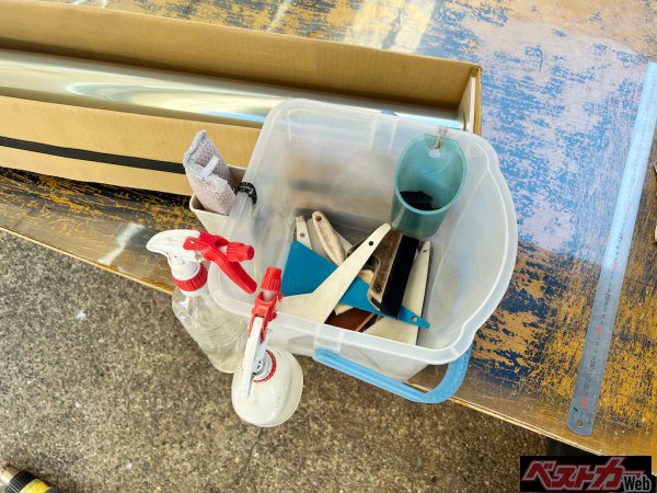 数万円の請求額の大半は技術料!? クルマ用ウィンドウフィルムは素人でも充分に施工可能か